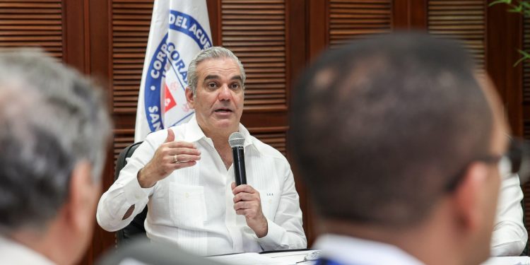 Gobierno supera los 4,000 millones de pesos en inversión directa para agua y saneamiento en Santiago, afirma presidente Abinader