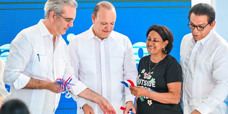 Con inversiones de más de RD$45 millones Alcaldía de Santiago entrega techado en Hato Mayor y multiuso en el Ensanche Espaillat con presencia del presidente Abinader