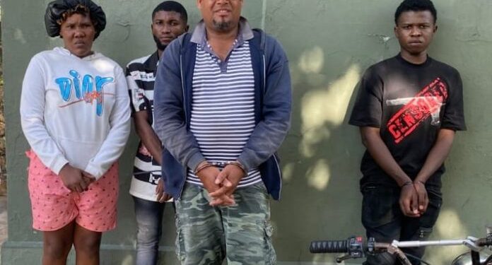 Ejército intercepta motocicleta con tres haitianos indocumentados en Dajabón