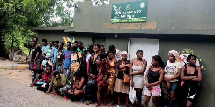 Ejército detiene a 33 ciudadanos haitianos indocumentados durante operativos en Montecristi