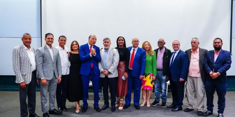 Asociación de Ciencias Políticas analiza las tensiones geopolíticas globales en 2025