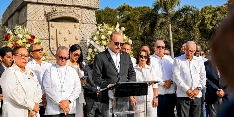 Realizan izamiento de Banderas en honor al patrón Santiago Apóstol, el Mayor