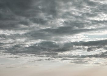 Viernes 4 de julio 2025: cielo grisáceo, calor sofocante y lluvias aisladas en varias provincias dominicanas