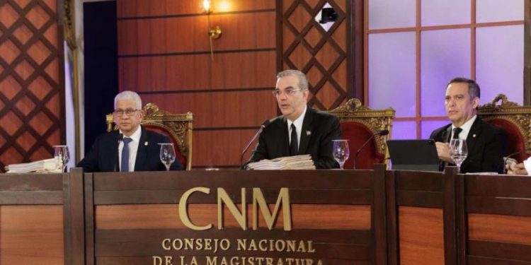 El presidente convoca Consejo Nacional de la Magistratura