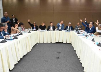 Comisión no pudo terminar revisión del Código Penal y seguirá el lunes