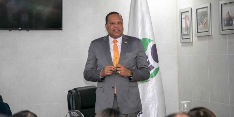 Pro Consumidor advierte sancionará a comercios sorprendidos vendiendo útiles escolares de Inabie