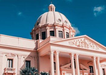 El oficialismo y la oposición respaldan advertencia Abinader