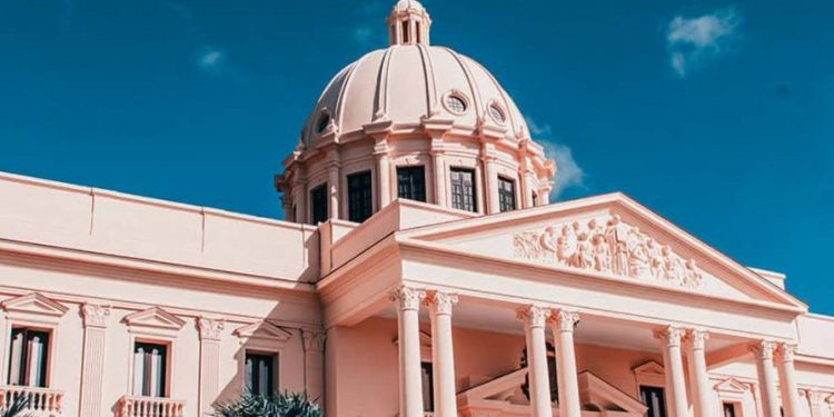 El oficialismo y la oposición respaldan advertencia Abinader