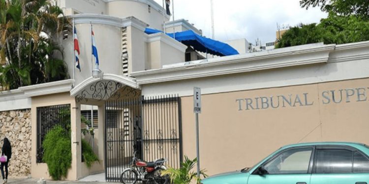 Intrant dice DKOLOR, S.R.L. intenta frenar licitación en 12 ocasiones sin éxito