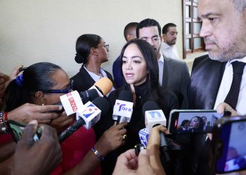 Faride dice no delegará defensa a su dignidad en querella contra Ángel Martínez