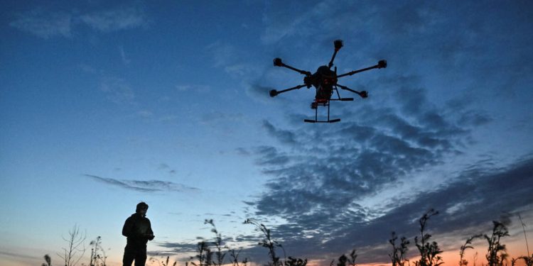 Ucrania lanza ataque con drones contra depósito petróleo ruso