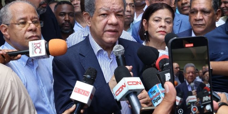 Leonel demanda de acceso a aulas para nuevos alumnos