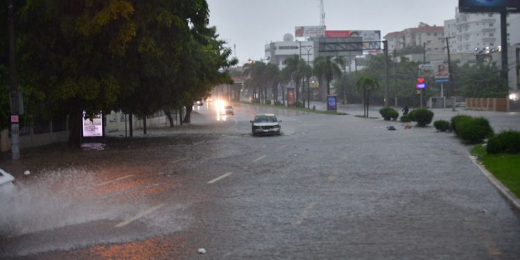 La incidencia del huracán Erin seguirá generando lluvias en República Dominicana