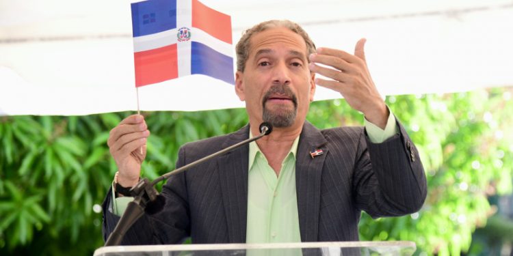 Efemérides Patrias tomará acciones contra grupo que cambió letras del Himno Nacional