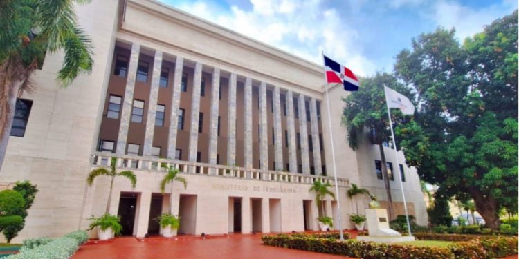 Educación explica que maestros eligieron lugar de docencia en banco de elegibles