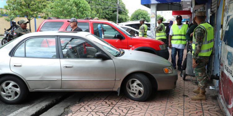 estacionarse mal le cuesta RD$5,000 y riesgo de que su vehículo sea subastado