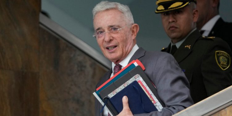 Expresidente de Colombia pide recuperar su libertad