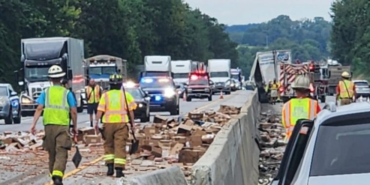 Un derrame de hot dog cierra una autopista y crea caos en Pensilvania
