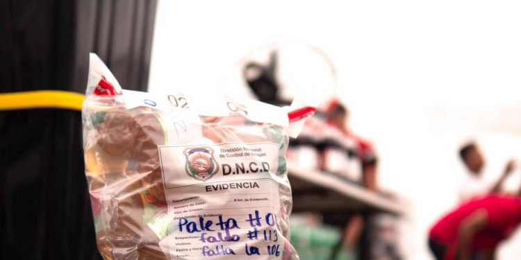 Incautan cargamento de cocaína líquida camuflada en envases de jugos y refrescos