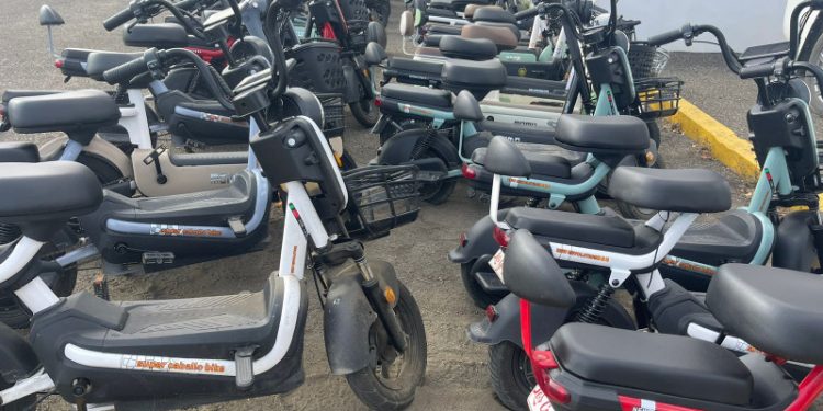 PN devuelve 56 motonetas eléctricas retenidas en Santiago