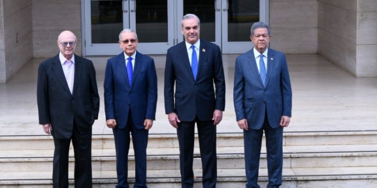 Abinader: Entre la diplomacia y la política