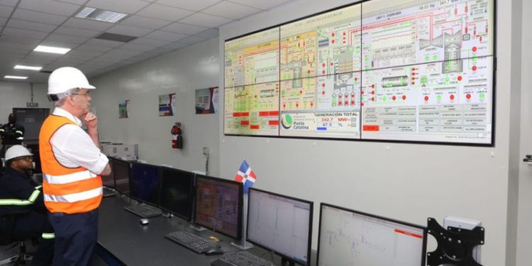 Luis Abinader pide disculpas por los "odiosos" apagones