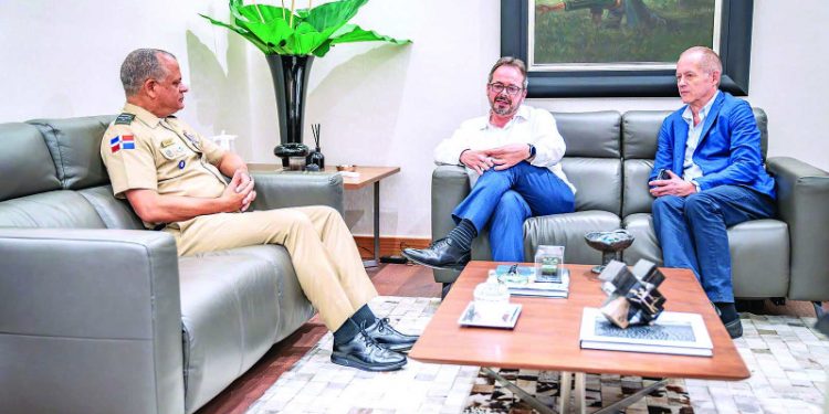 Ministro de Defensa valora visita del representante ONU para Haití
