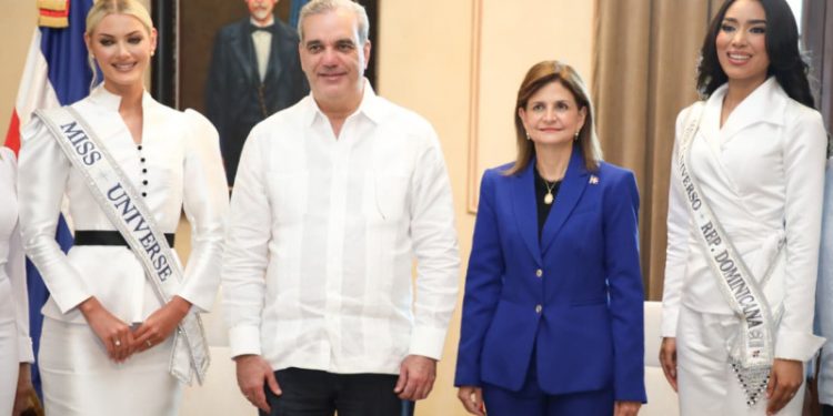 Miss Universo y Miss RD visitan el Palacio Nacional