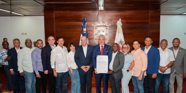 Concejo de Regidores de Santiago reconoce al Doctor David B. Samadi como "Hijo Adoptivo"