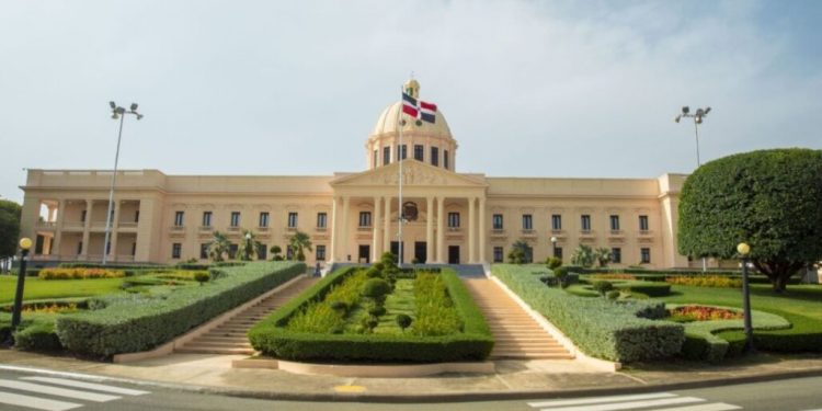 Abinader emite decreto que modifica integración de la Comisión Presidencial de las Cuevas del Pomier