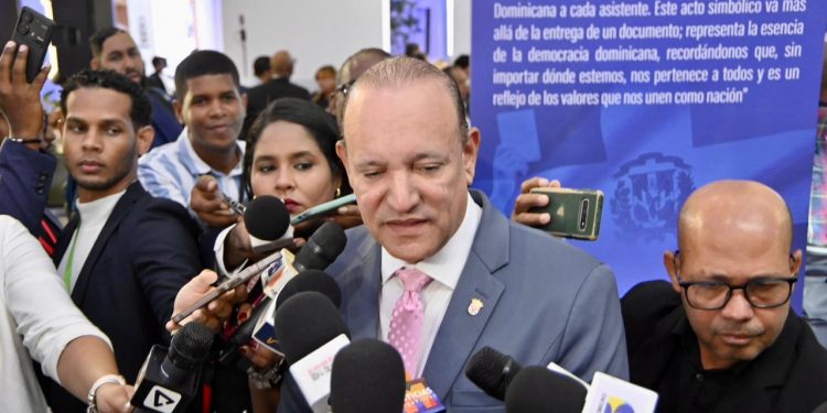 Alcalde de Santiago asegura transporte Monorriel- teleférico estará listo para el próximo año