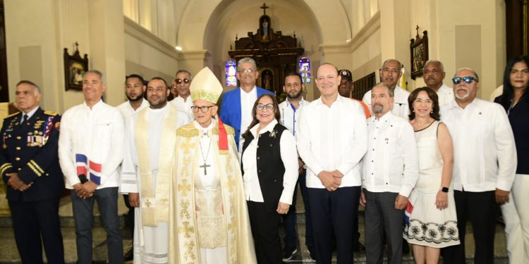Autoridades conmemoran en Santiago el 162 aniversario de la Restauración de la República
