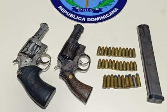 Policía decomisa armas ilegales y 85 tarjetas SIM en operativos en Santiago