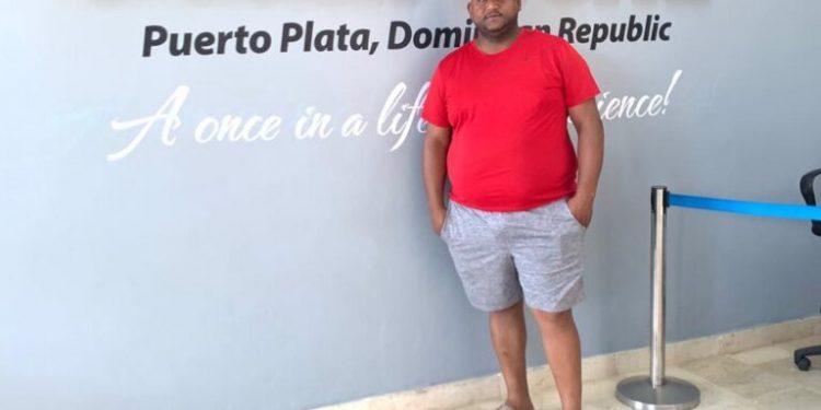 Hallan taxista de Uber muerto en cabaña de Santiago