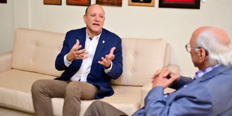 Alcalde afirma Santiago está hoy como nunca de limpia