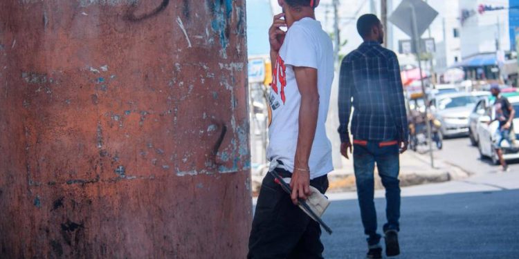 Jóvenes limpiavidrios: una realidad social entre el abandono y falta de oportunidades