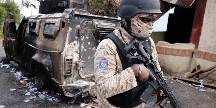 Haití designa nuevo director de la Policía con el reto de enfrentar las bandas