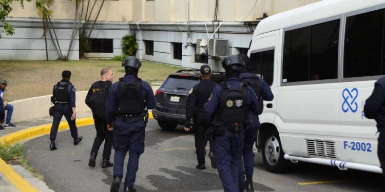 Solicitan prisión preventiva contra 10 implicados en red de cibercrimen internacional