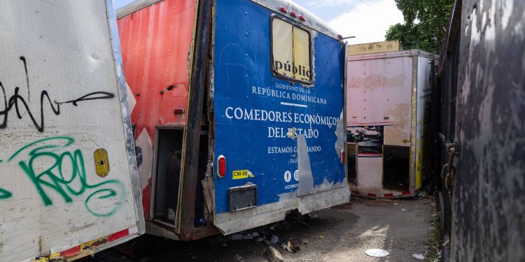 De 28 cocinas móviles adquiridas en 2009, 14 están en uso; el resto es chatarra