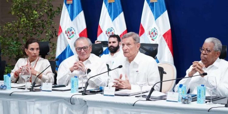Roberto Álvarez presenta detalles de la organización de la X Cumbre de las Américas en Punta Cana