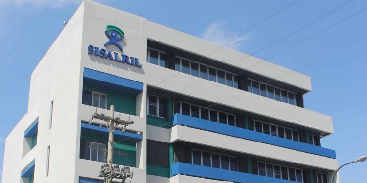 Sisalril sanciona a la clínica Abel González por negar atención a víctimas del colapso del Jet Set