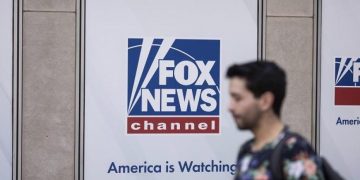 Presentador de Fox News se disculpa tras decir que habría que matar a personas sintecho