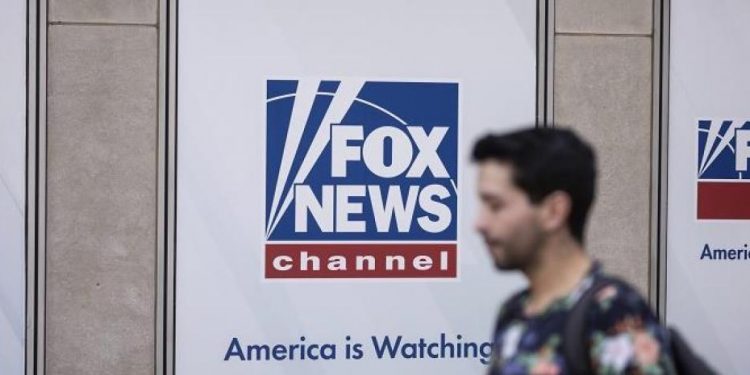 Presentador de Fox News se disculpa tras decir que habría que matar a personas sintecho