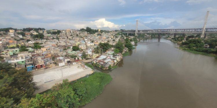Gobierno declara de “alta prioridad” recuperación e intervención de los ríos Ozama e Isabela