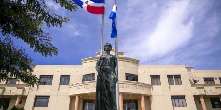 Desconocidos penetran al departamento del Poder Judicial del Palacio de Justicia de Santiago