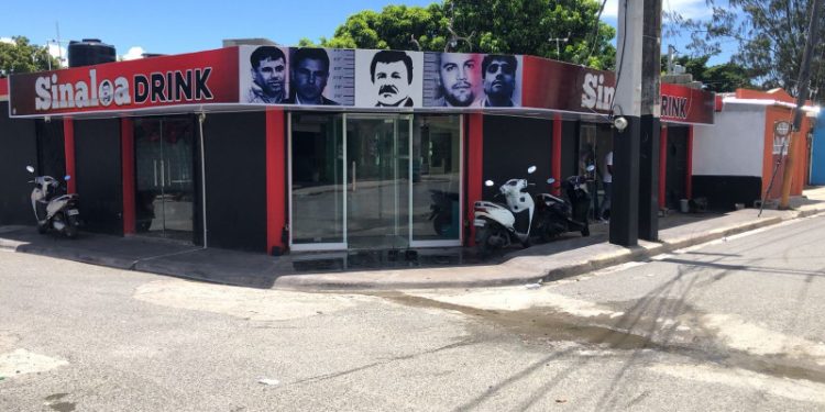 "Drink Sinaloa" en Baní desata alarma por exaltar figuras de capos de las drogas