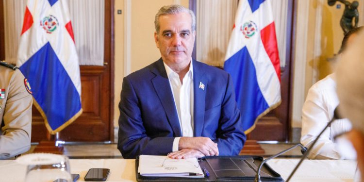 Abinader dice envío de informe de Senasa a Procuraduría es una advertencia a funcionarios