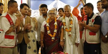 Mujer asume en Nepal como primera ministra