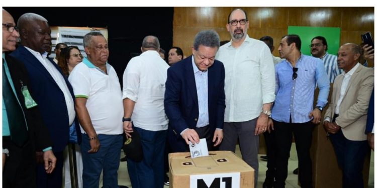 Leonel y Danilo continúan ofensiva contra Gobierno de Luis Abinader