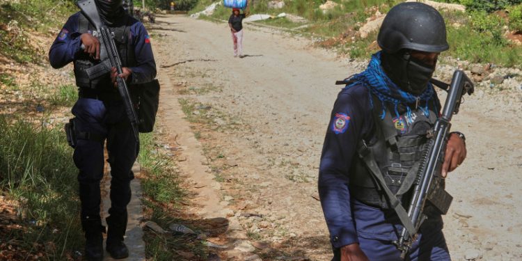 Dos policías heridos tras el ataque de una pandilla